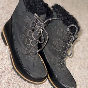 JBU Black Winter Boots with Faux Fur Trim